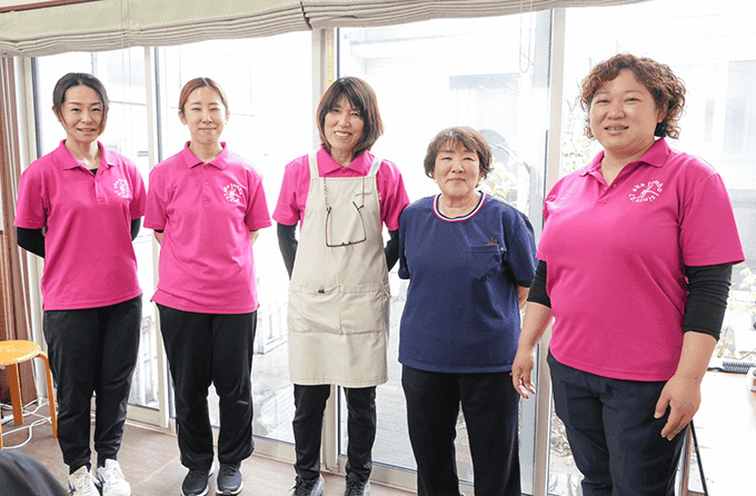 スタッフの笑顔